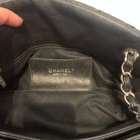 Authentic Chanel chain shoulder bag. - Picture 11 of 16
